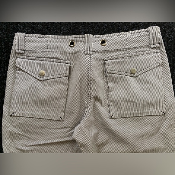 SUPER CUTE Zinc cargo style pant. Small pinstripe. Cute details! - Picture 10 of 16